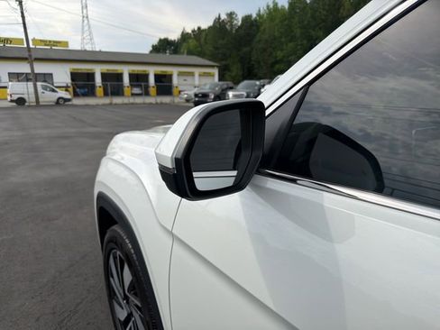 Used 2024 Volkswagen Atlas SEL AWD/4WD image 31
