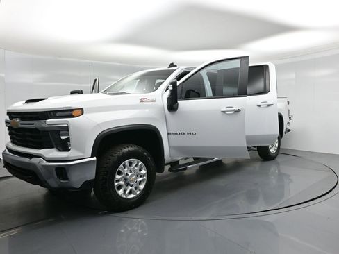 Used 2024 Chevrolet Silverado 2500 LT image 25