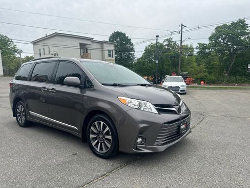 Used 2018 Toyota Sienna XLE w/ Protection Package AWD/4WD image 6