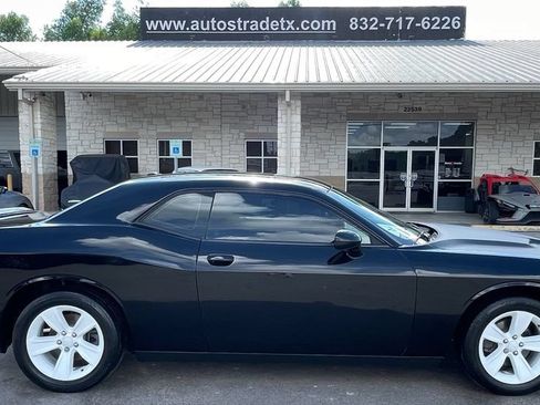 Used 2020 Dodge Challenger SXT RWD image 6