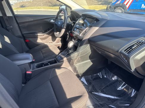 Used 2017 Ford Focus SEL image 35