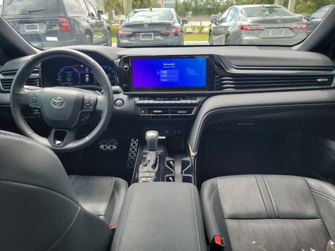 Used 2025 Toyota Camry XSE FWD image 16