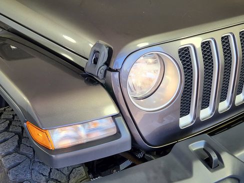 Used 2019 Jeep Wrangler Unlimited Sahara w/ Cold Weather Group AWD/4WD image 10