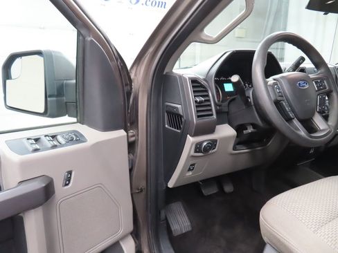 Used 2020 Ford F150 XLT image 44