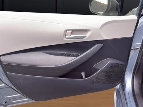 Used 2021 Toyota Corolla LE image 12