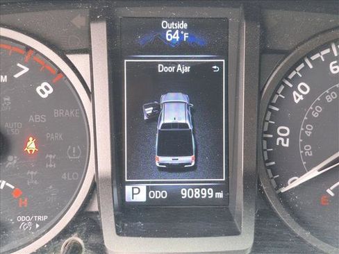 Used 2022 Toyota Tacoma TRD Sport image 11