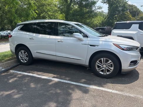 Used 2018 Buick Enclave Essence image 5