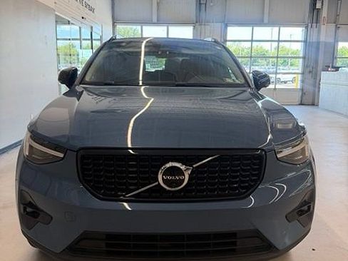 Used 2023 Volvo XC40 B5 Ultimate w/ Protection Package Premier AWD/4WD image 1