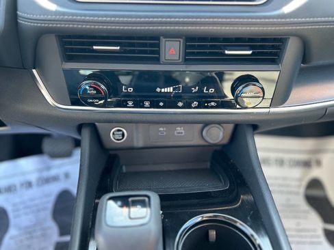 Used 2023 Nissan Rogue SV image 14