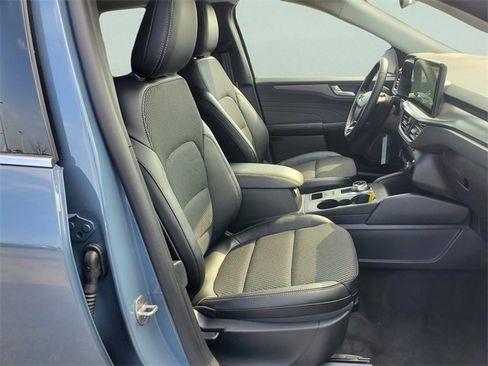 New 2025 Ford Escape SE image 18