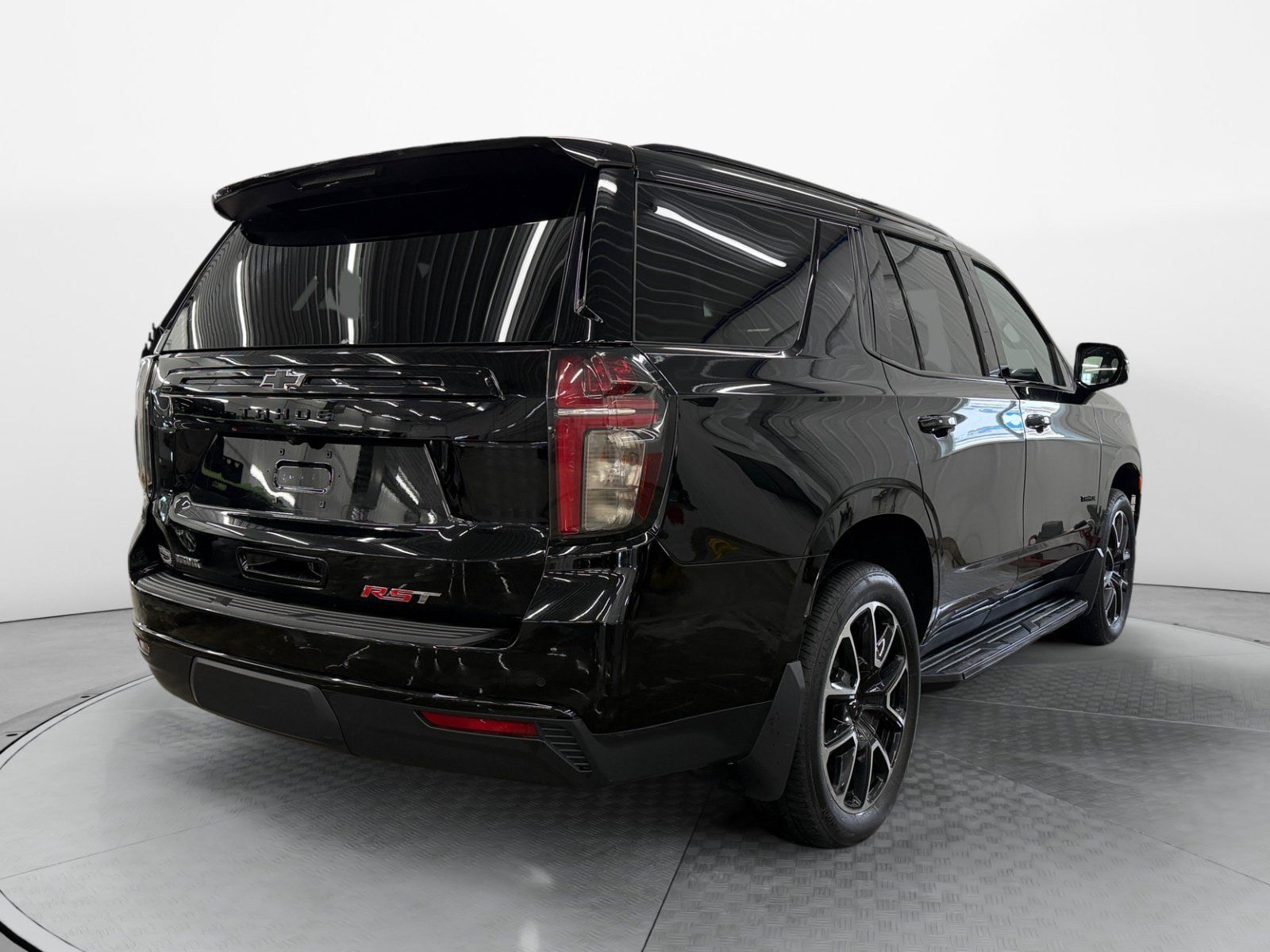 Used 2023 Chevrolet Tahoe RST w/ Luxury Package AWD/4WD image 5