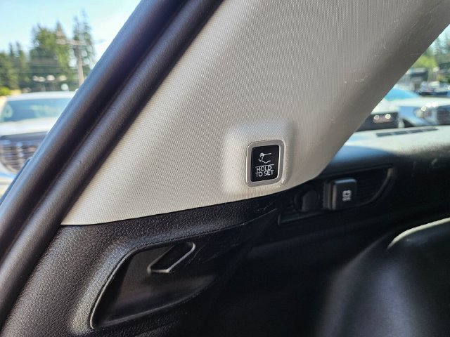 Used 2023 Jeep Grand Cherokee Limited w/ Luxury Tech Group II AWD/4WD image 16