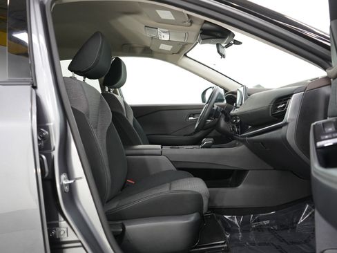 Used 2021 Nissan Rogue SV image 10