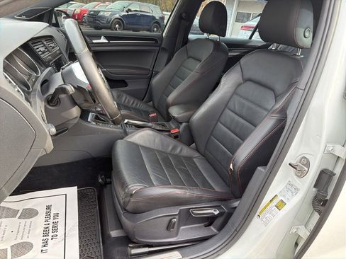 Used 2017 Volkswagen GTI SE image 19