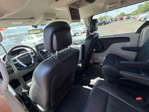 Used 2014 Chrysler Town & Country Touring-L w/ Driver Convenience Group FWD image 22