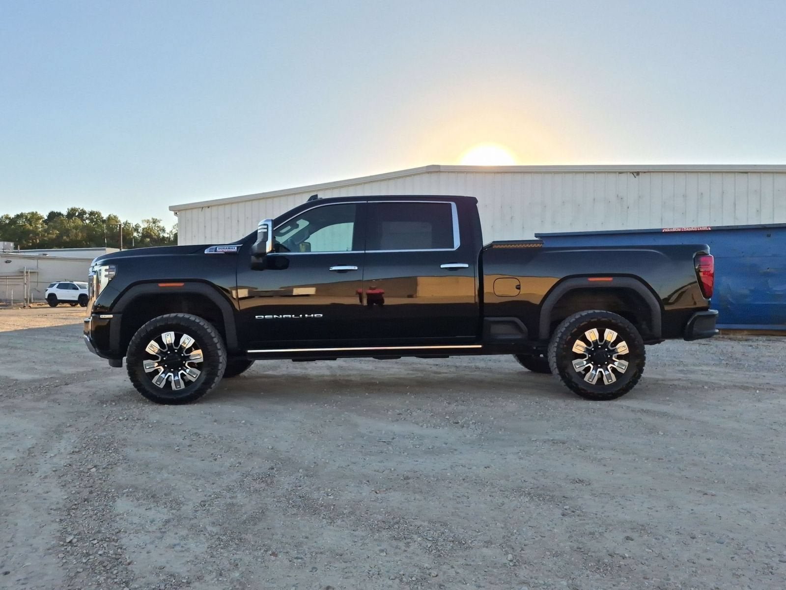 Used 2025 GMC Sierra 2500 Denali w/ Denali Reserve Package AWD/4WD image 2