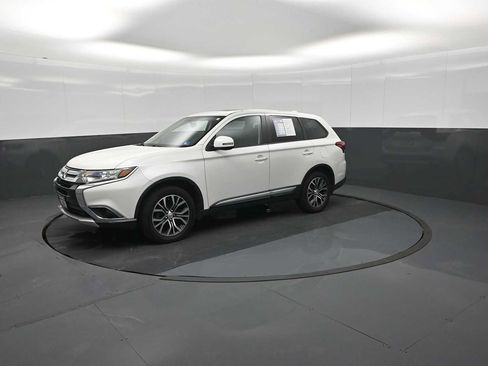 Used 2018 Mitsubishi Outlander SE AWD/4WD image 52