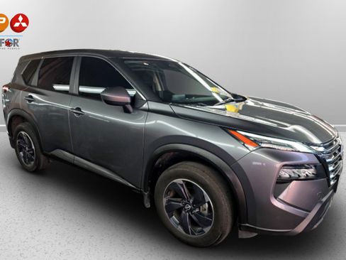 Used 2024 Nissan Rogue SV image 4