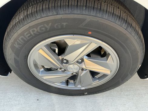 New 2026 Hyundai Elantra SE FWD image 9