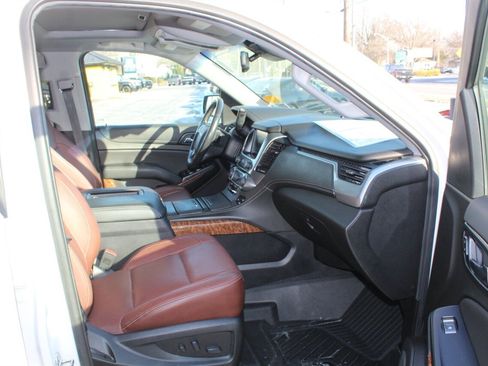 Used 2019 Chevrolet Suburban Premier w/ Premier Plus Edition image 16