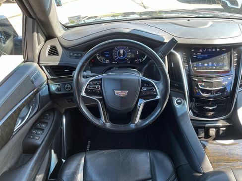 Used 2019 Cadillac Escalade Platinum RWD image 11