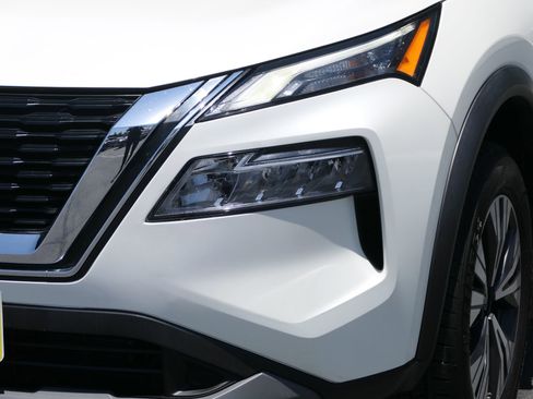 Used 2023 Nissan Rogue SV FWD image 9