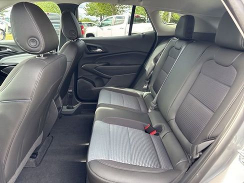 Used 2025 Chevrolet Trax LT FWD image 13