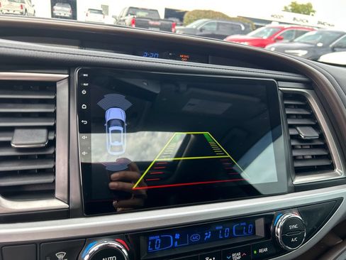 Used 2019 Toyota Highlander Limited AWD/4WD image 25