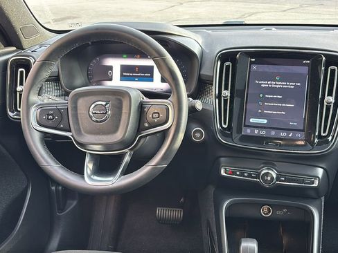 Certified 2025 Volvo XC40 B5 Plus AWD/4WD image 7