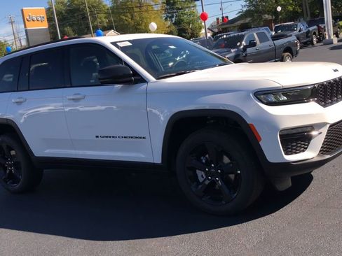 New 2025 Jeep Grand Cherokee Limited w/ Black Appearance Package image 2