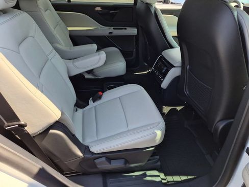 Used 2026 Lincoln Aviator 2WD image 32