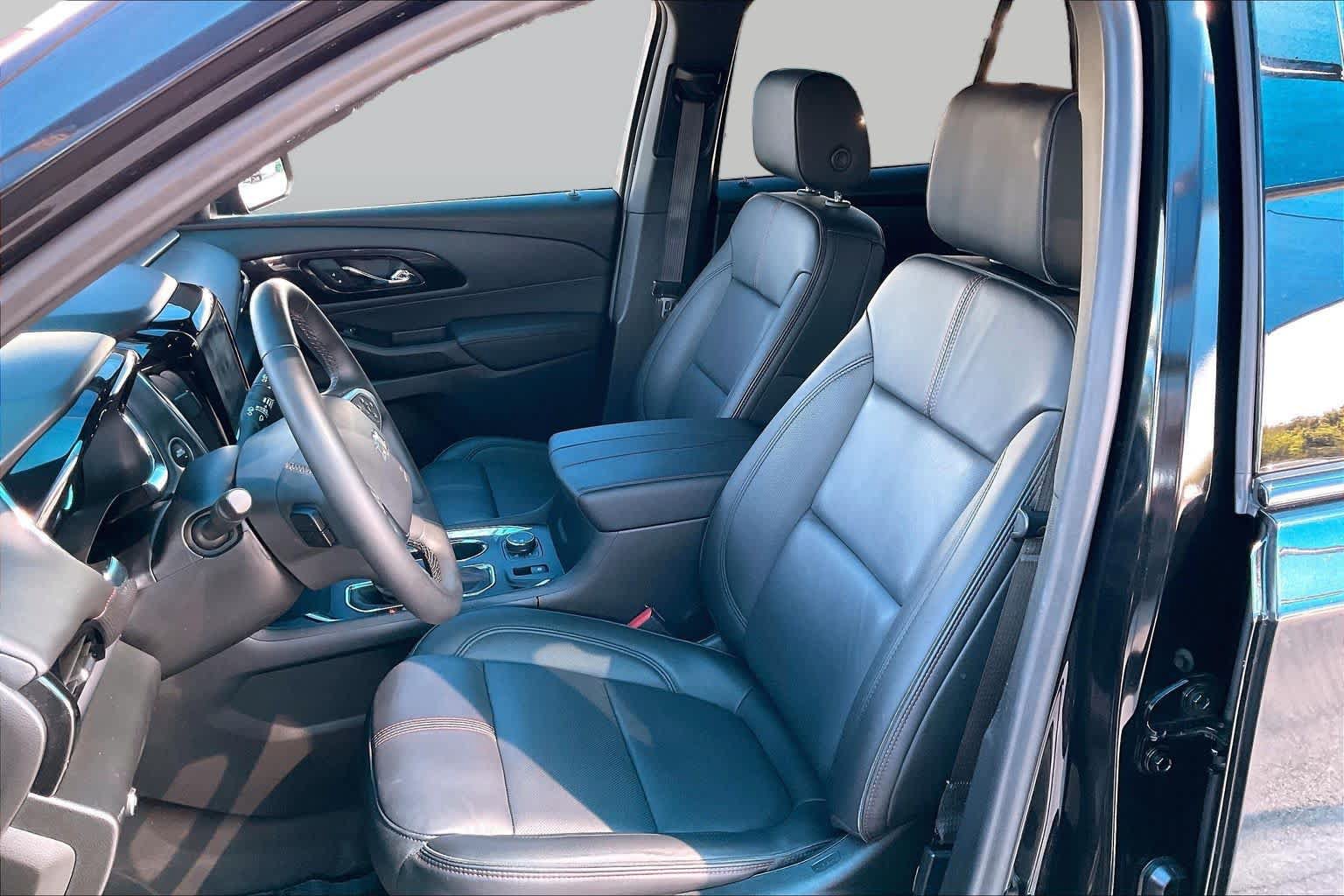 Used 2023 Chevrolet Traverse RS w/ LPO, Floor Liner Package FWD image 9