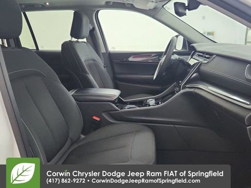 Certified 2023 Jeep Grand Cherokee Laredo w/ Luxury Tech Group I image 31