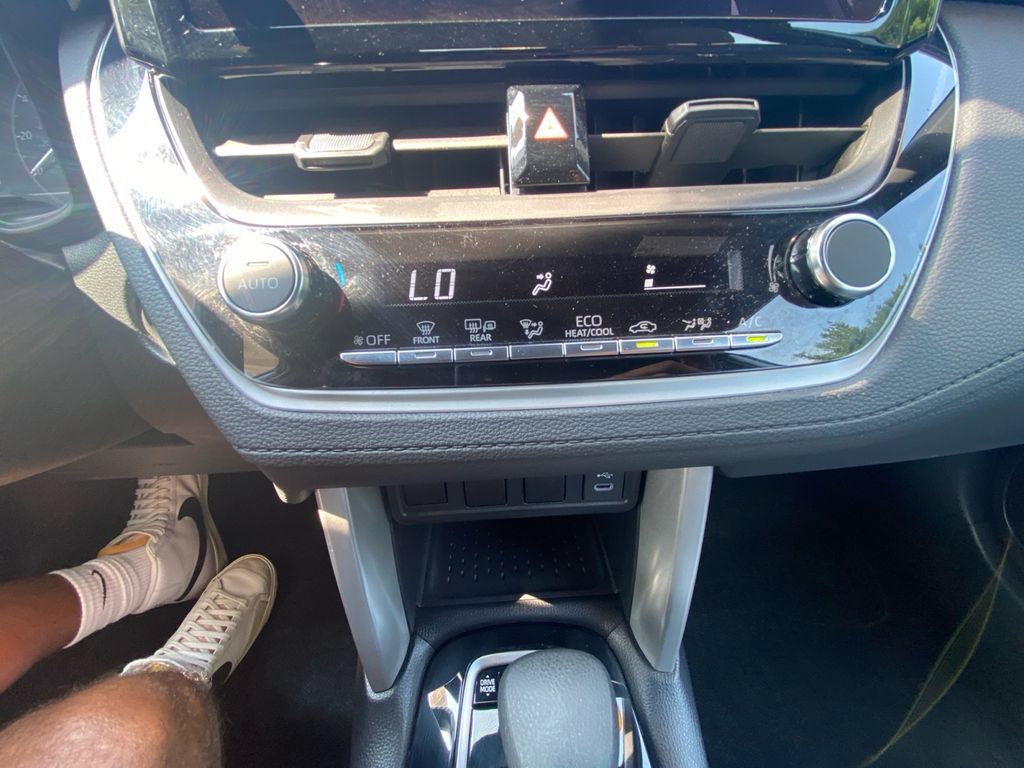 Used 2024 Toyota Corolla Cross AWD Hybrid image 22