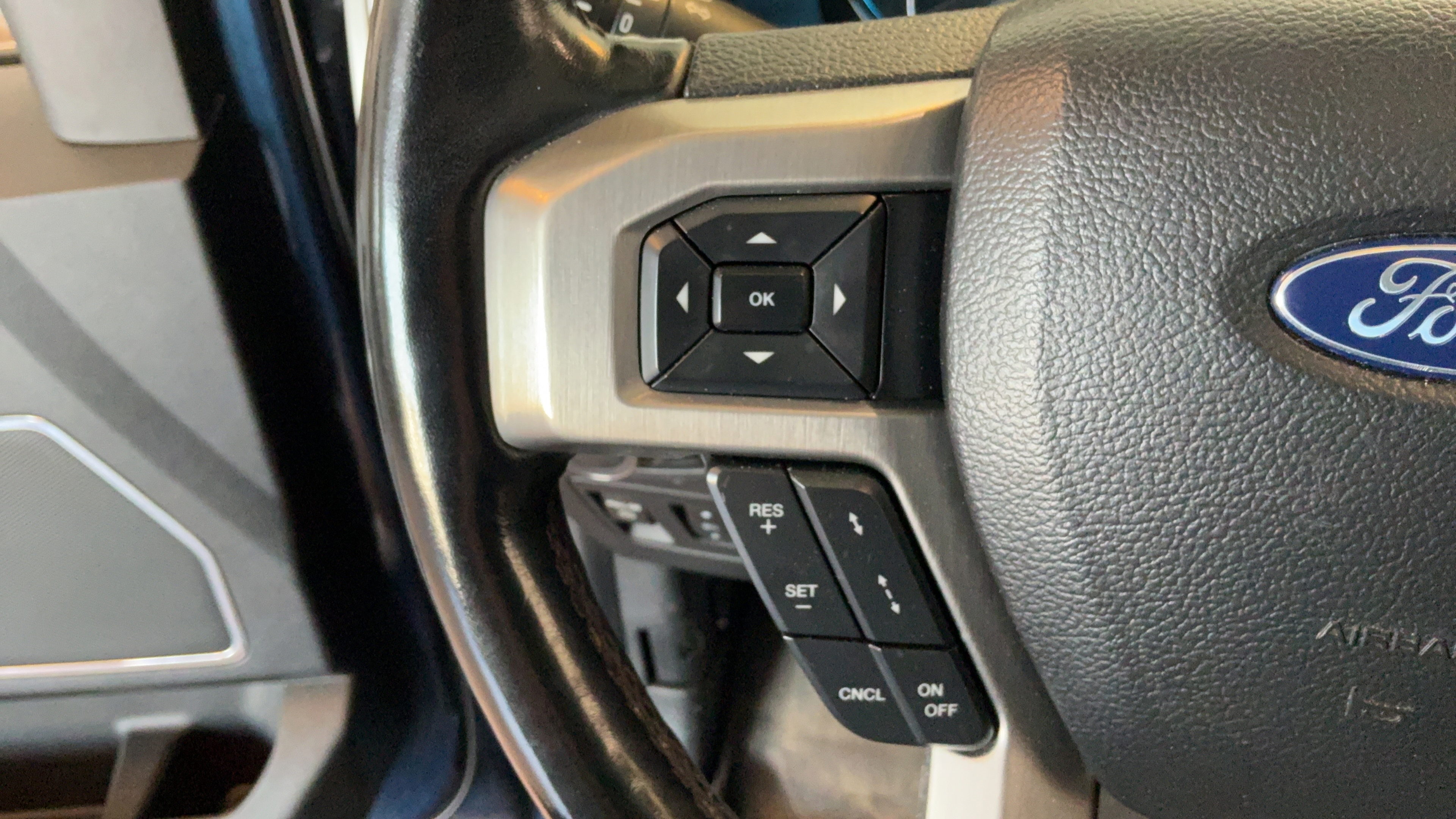 Used 2018 Ford F150 Platinum w/ Equipment Group 701A Luxury AWD/4WD image 18