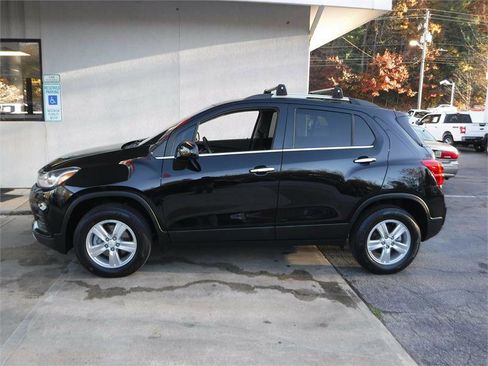 Used 2019 Chevrolet Trax LT w/ LT Convenience Package image 12