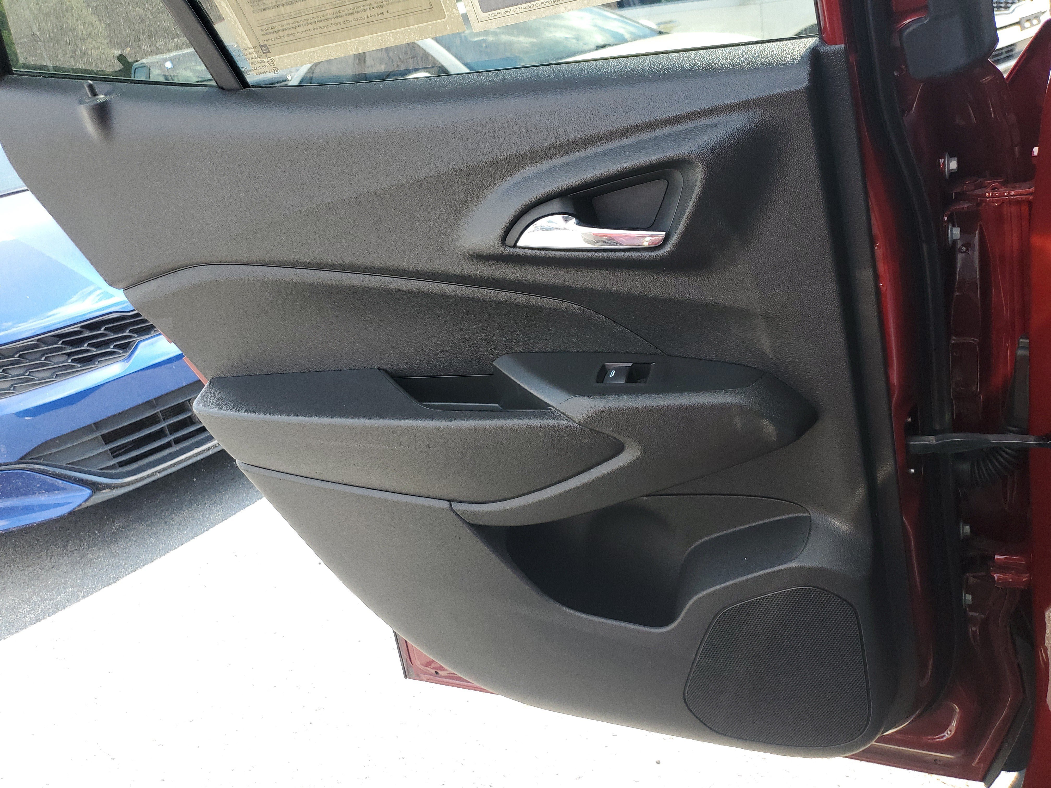 Used 2025 Chevrolet Trax LS FWD image 13