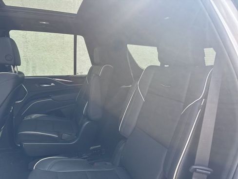 Used 2022 Cadillac Escalade Premium Luxury image 13