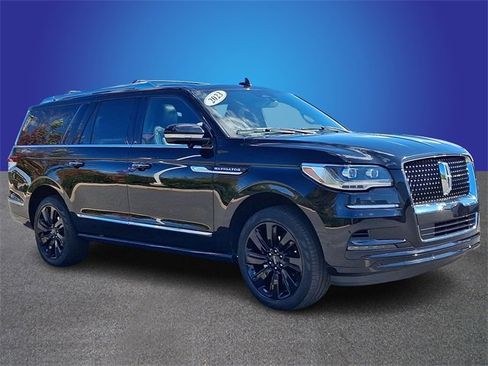 Certified 2023 Lincoln Navigator L Reserve image 3