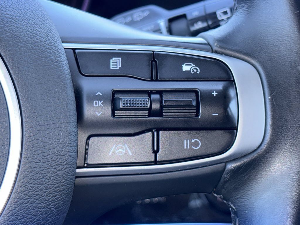 Used 2023 Kia Sportage EX AWD/4WD image 7