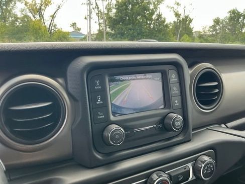 Used 2018 Jeep Wrangler Unlimited Sport S AWD/4WD image 28