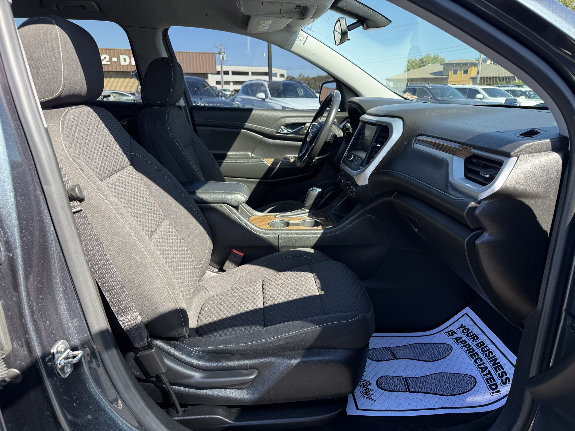 Used 2019 GMC Acadia SLE w/ LPO, Black Accent Package FWD image 24