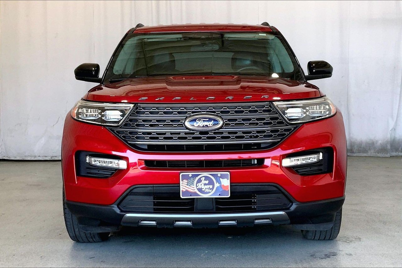 Used 2023 Ford Explorer XLT w/ Equipment Group 202A RWD image 2