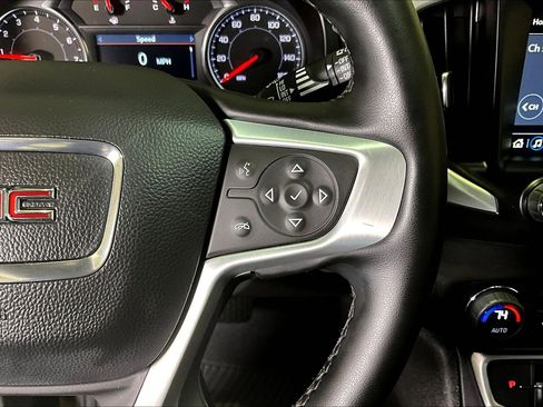 Used 2023 GMC Terrain SLT image 12