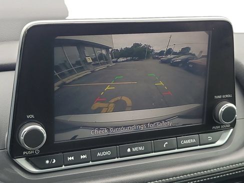 Used 2025 Nissan Rogue SV FWD image 16