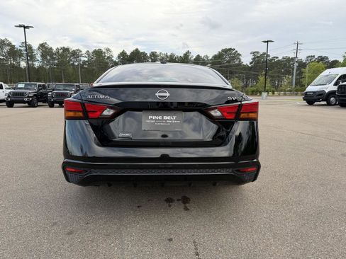Used 2023 Nissan Altima 2.5 SV image 4