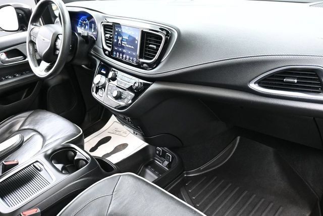Used 2019 Chrysler Pacifica Limited w/ S Appearance Package FWD image 26