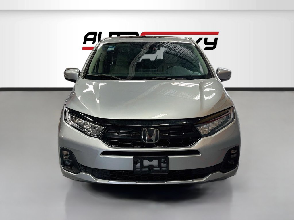 Used 2025 Honda Odyssey Touring image 2