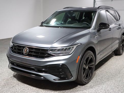 Used 2023 Volkswagen Tiguan SE R-Line image 33