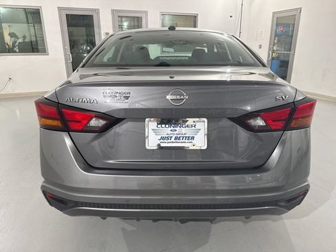 Used 2024 Nissan Altima 2.5 SV FWD image 8